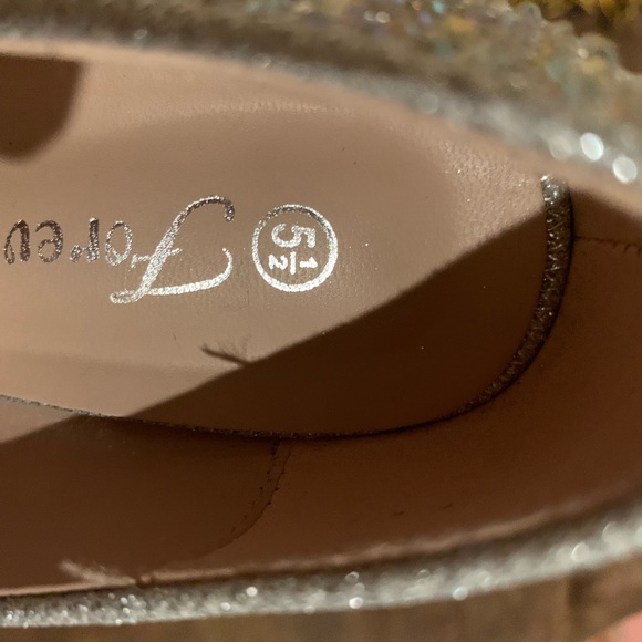 Excellent condition silver low wedge heels - Picture 3 of 11